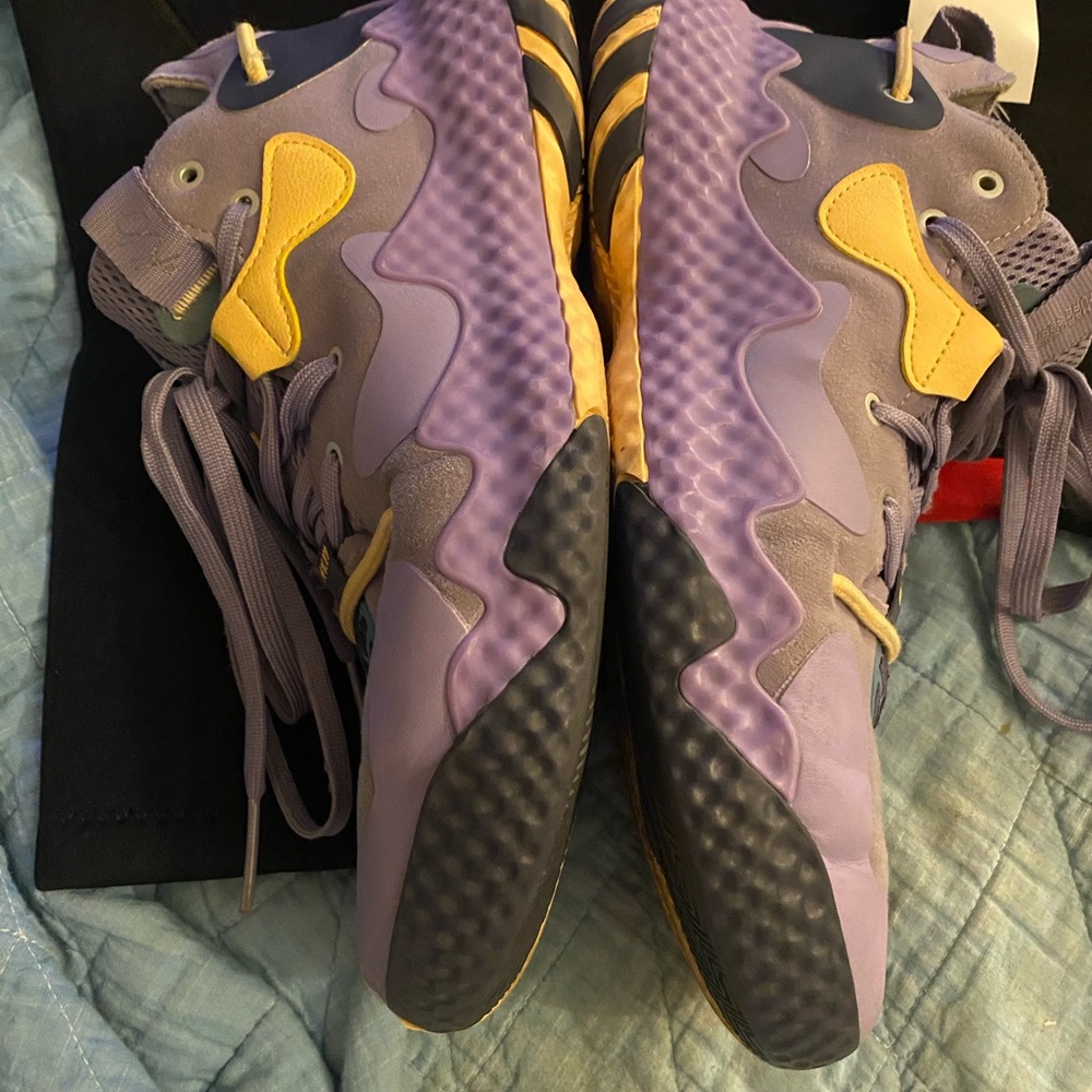 Adidas Harden Volume 6 Size9.5 View 2